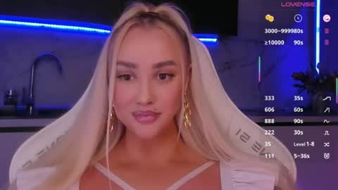 Snapshot of blond_diamond chatting on 06.16.26 Lana online show from 06.16.26