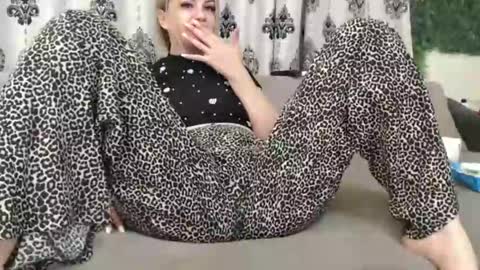 Snapshot of blonddaiana23 chatting on 04.26.26 blonddaiana23 online show from 04.26.26