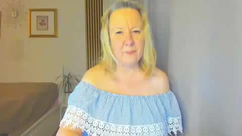 Snapshot of blonde_angel20 chatting on 01.21.25 Nicole online show from 01.21.25