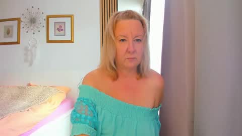 Snapshot of blonde_angel20 chatting on 02.18.25 Nicole online show from 02.18.25