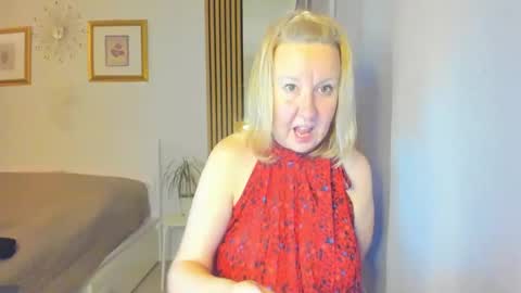 Snapshot of blonde_angel20 chatting on 03.06.25 Nicole online show from 03.06.25