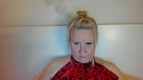 Snapshot of blonde_angel20 chatting on 09.27.25 Nicole online show from 09.27.25