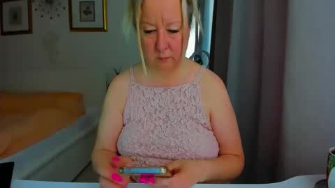 Nicole online show from 04.12.26