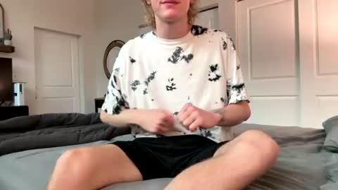 Snapshot of blonde_boi99 chatting on 07.16.26 Blondie online show from 07.16.26