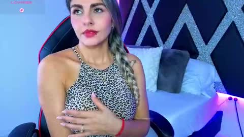 Snapshot of blonde_cat1515 chatting on 10.06.25 alejandra online show from 10.06.25