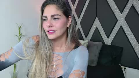 Snapshot of blonde_cat1515 chatting on 06.08.26 alejandra online show from 06.08.26