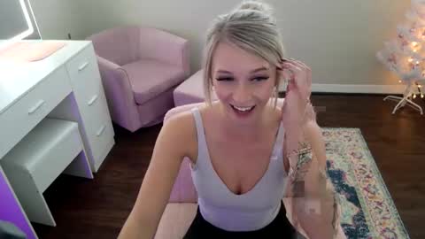 Snapshot of blonde_stella chatting on 01.16.26 Blonde Stella online show from 01.16.26
