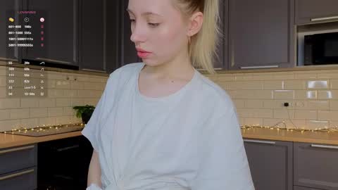 Snapshot of blondekelly chatting on 05.28.26 Kelly online show from 05.28.26