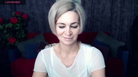 Snapshot of blondemommy_77 chatting on 01.04.25 Lola online show from 01.04.25
