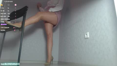 Im Di. I smell naked even when Im dressed. online show from 03.12.26