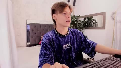 Snapshot of blondie_lover69 chatting on 10.20.25 Maleeth online show from 10.20.25