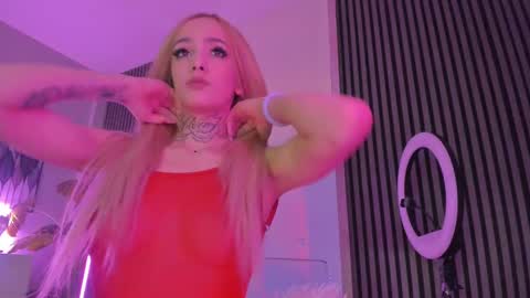 Snapshot of blondie_muller chatting on 03.06.25 blondie_muller online show from 03.06.25