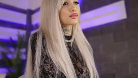 Snapshot of blondie_muller chatting on 12.14.25 blondie_muller online show from 12.14.25