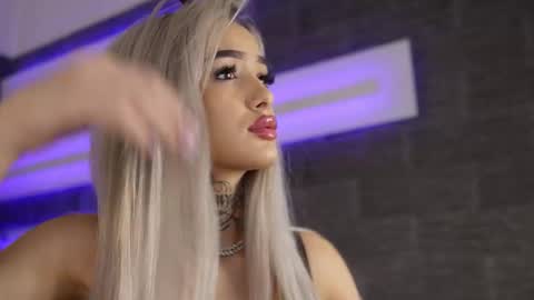 Snapshot of blondie_muller chatting on 12.15.25 blondie_muller online show from 12.15.25