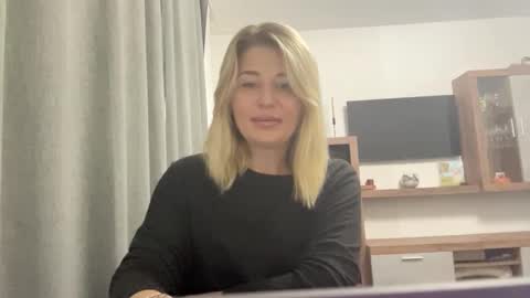 Snapshot of blondie_xoxoxo chatting on 09.10.25 blondie_xoxoxo online show from 09.10.25