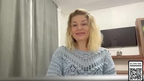 Snapshot of blondie_xoxoxo chatting on 10.10.25 blondie_xoxoxo online show from 10.10.25