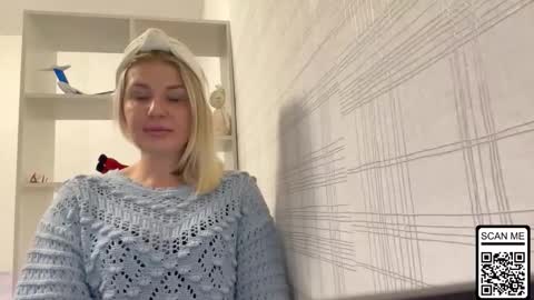 Snapshot of blondie_xoxoxo chatting on 10.21.25 blondie_xoxoxo online show from 10.21.25