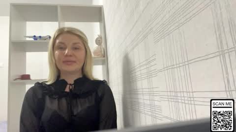 Snapshot of blondie_xoxoxo chatting on 10.24.25 blondie_xoxoxo online show from 10.24.25