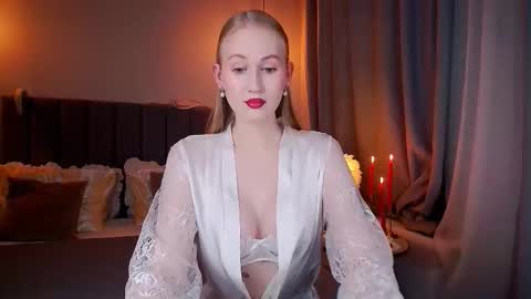 Snapshot of blondiemermaid chatting on 11.26.25 Mia online show from 11.26.25