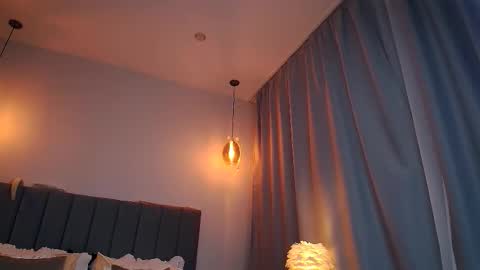 Snapshot of blondiemermaid chatting on 12.02.25 Mia online show from 12.02.25