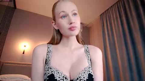 Snapshot of blondiemermaid chatting on 01.08.26 Mia online show from 01.08.26