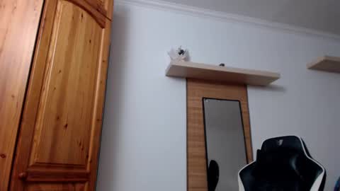 Snapshot of blondyelena chatting on 12.28.24 blondyelena online show from 12.28.24