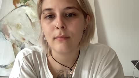 Snapshot of bloom_ella chatting on 07.04.26 Ella online show from 07.04.26