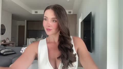 Snapshot of bloomyogi chatting on 06.18.26 Emma Bloom online show from 06.18.26