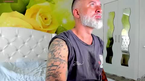 Snapshot of blowmyxxl chatting on 11.06.25 Nico online show from 11.06.25