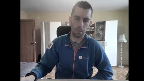 Snapshot of blue_eyed_wolf chatting on 12.09.24 Runaway online show from 12.09.24