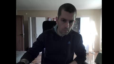 Snapshot of blue_eyed_wolf chatting on 01.08.25 Runaway online show from 01.08.25