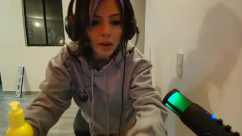 Alice bleu for friends  online show from 01.31.25