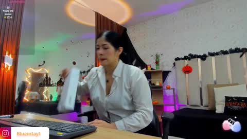 blue_tay1 online show from 10.27.25