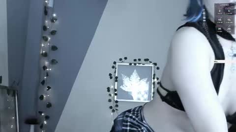 Snapshot of blueberry____ chatting on 09.29.25 sophie online show from 09.29.25