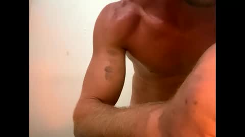 Snapshot of bluecollarbobby66 chatting on 09.14.25 bluecollarbobby66 online show from 09.14.25