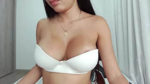 Snapshot of bluediamond_ chatting on 02.26.25 bluediamond_ online show from 02.26.25