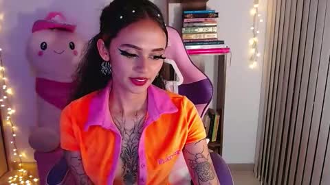 Snapshot of bluee_v chatting on 05.12.26 Im Abril .. Nice to meet you thumb up me please its important INDEPENDENT MODEL online show from 05.12.26