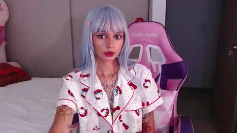 Snapshot of bluee_v chatting on 05.22.26 Im Abril .. Nice to meet you thumb up me please its important INDEPENDENT MODEL online show from 05.22.26
