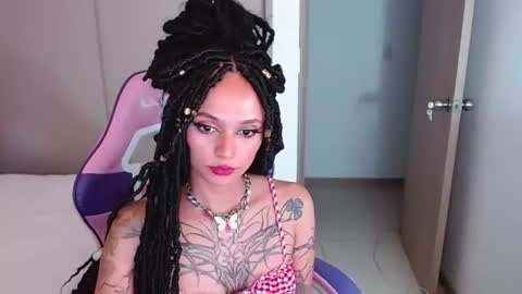 Snapshot of bluee_v chatting on 07.09.26 Im Abril .. Nice to meet you thumb up me please its important INDEPENDENT MODEL online show from 07.09.26
