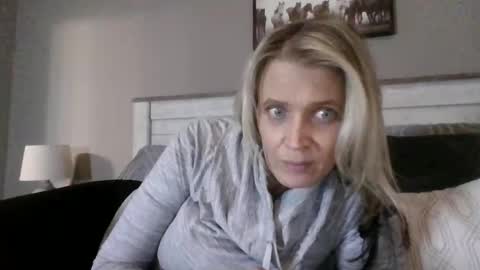 Snapshot of blueeyedddvixen chatting on 12.31.24 BlueEyedDDVixen online show from 12.31.24