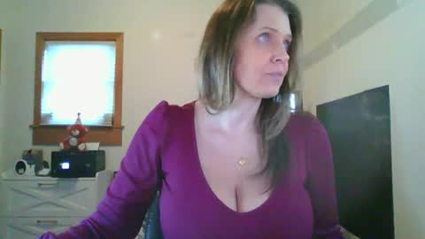 Snapshot of blueeyedddvixen chatting on 01.19.26 BlueEyedDDVixen online show from 01.19.26