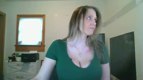 Snapshot of blueeyedddvixen chatting on 02.02.26 BlueEyedDDVixen online show from 02.02.26