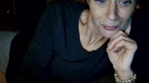 Snapshot of blueeyedlie chatting on 12.18.25 Blueeyedlie online show from 12.18.25