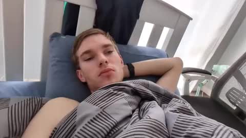 Snapshot of bluegaze6227724 chatting on 12.01.25 bluegaze6227724 online show from 12.01.25