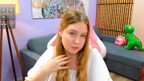 Snapshot of blush_ellie chatting on 02.10.25 Ellie3 online show from 02.10.25