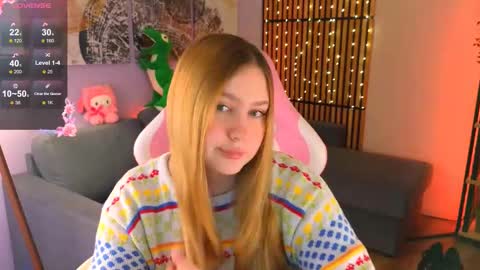 Snapshot of blush_ellie chatting on 03.05.25 Ellie3 online show from 03.05.25