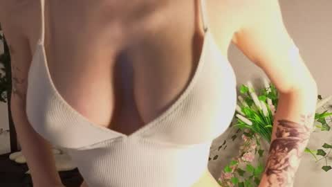 Dolores online show from 04.14.26