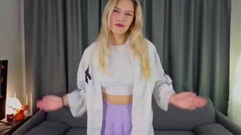 Snapshot of blushvenom chatting on 11.10.25 Elina Next broadcast online show from 11.10.25