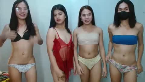 Snapshot of blythe_show chatting on 02.17.25 blythe_show online show from 02.17.25