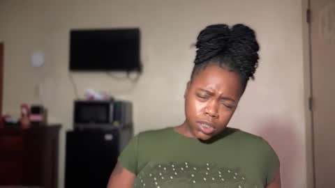 Snapshot of bnwo_goddess chatting on 09.18.25 online show from 09.18.25